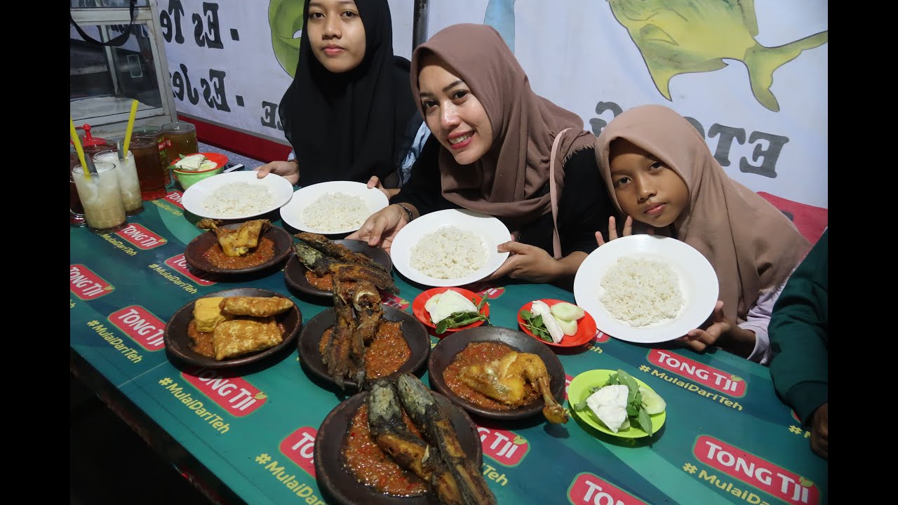 WARUNG BU MARWAH , RAME PARAH SAMPE NGUSEL !! SAMBELNYA JUARA 🌝