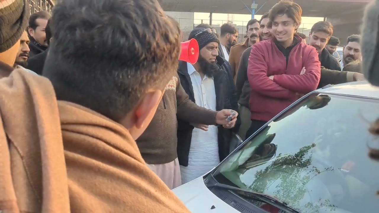 Car auction gujranwala part 102 used car mela at bahoo motors