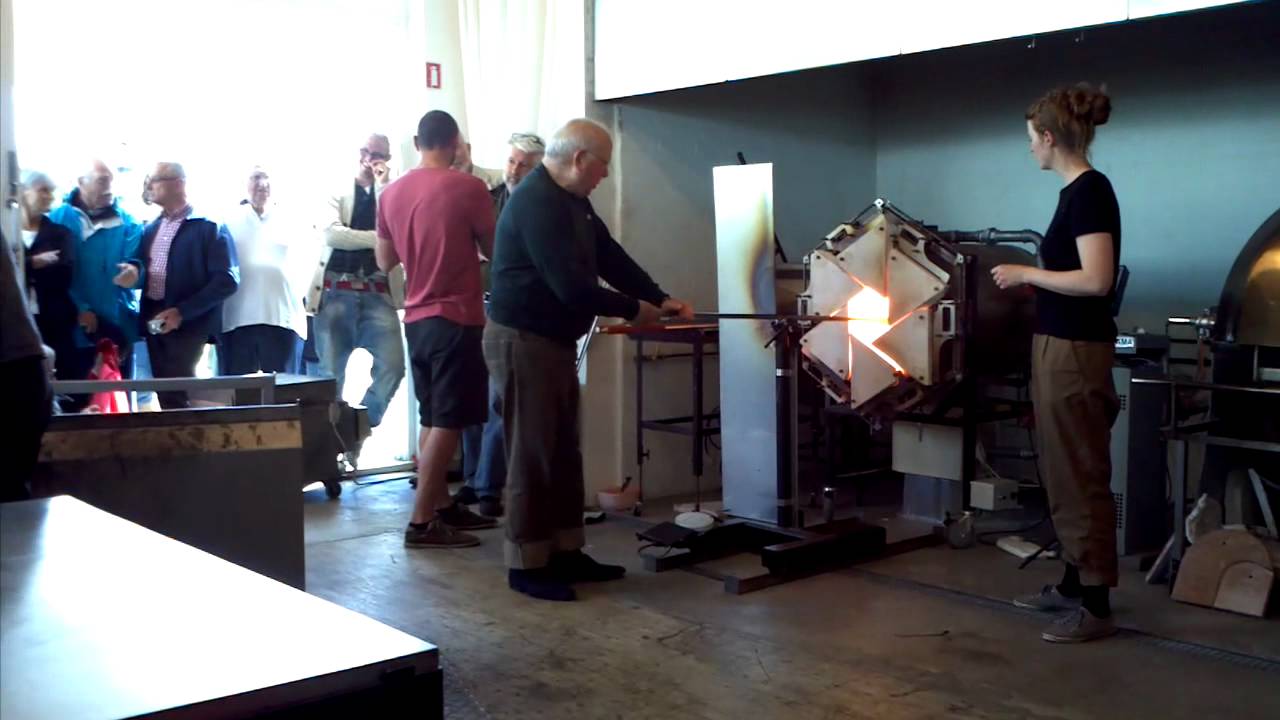 Lino Tagliapietra glasswork demo(part5of13) Glasmuseet Ebeltoft May 15.2011