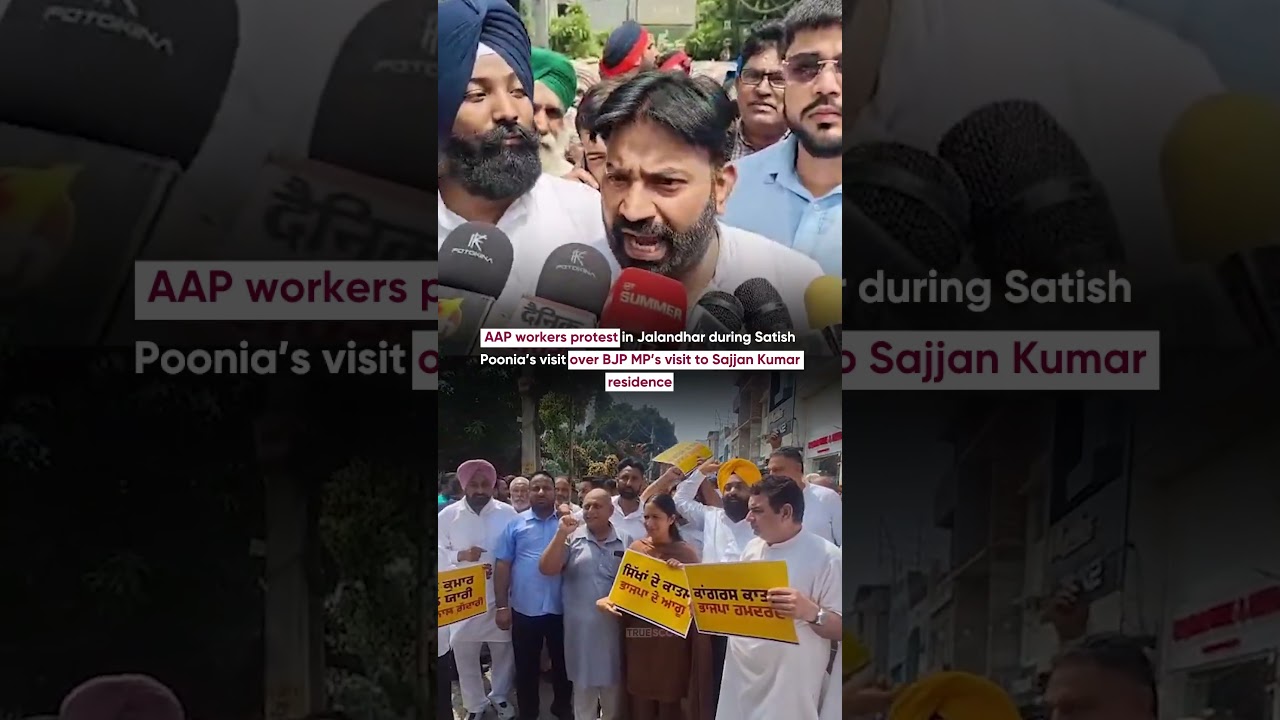 AAP workers protest in Jalandhar over BJP MP&rsquo;s visit to Sajjan Kumar residence