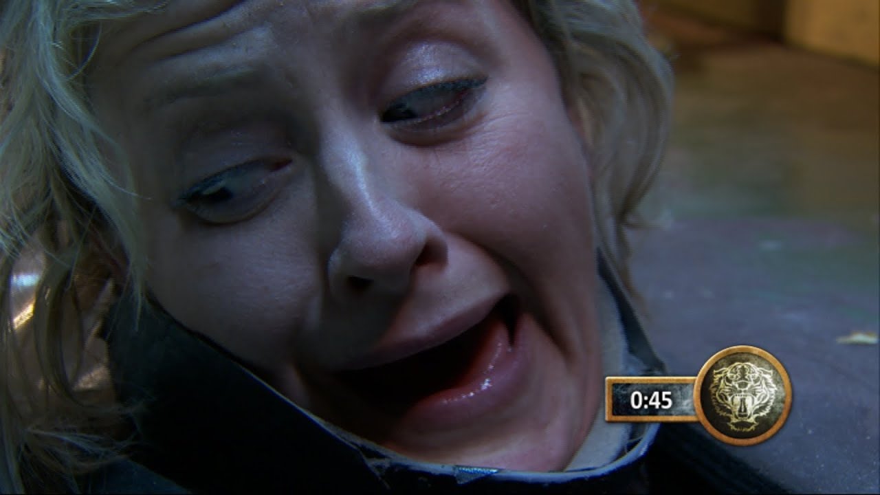 Musical collega's laten Rosalie de Jong wachten tussen ongedierte - Fort Boyard 2012