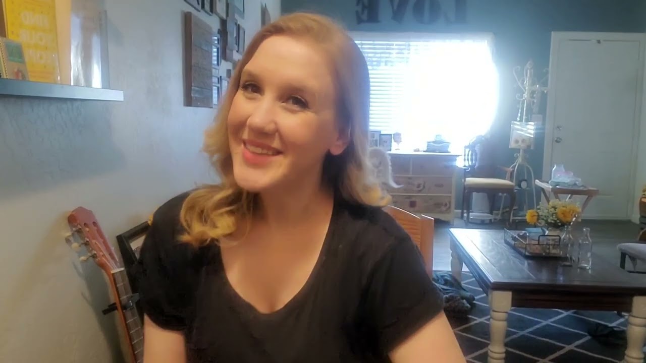 Sunflower by Shannon Purser on the ukulele 🌻🌻🌻