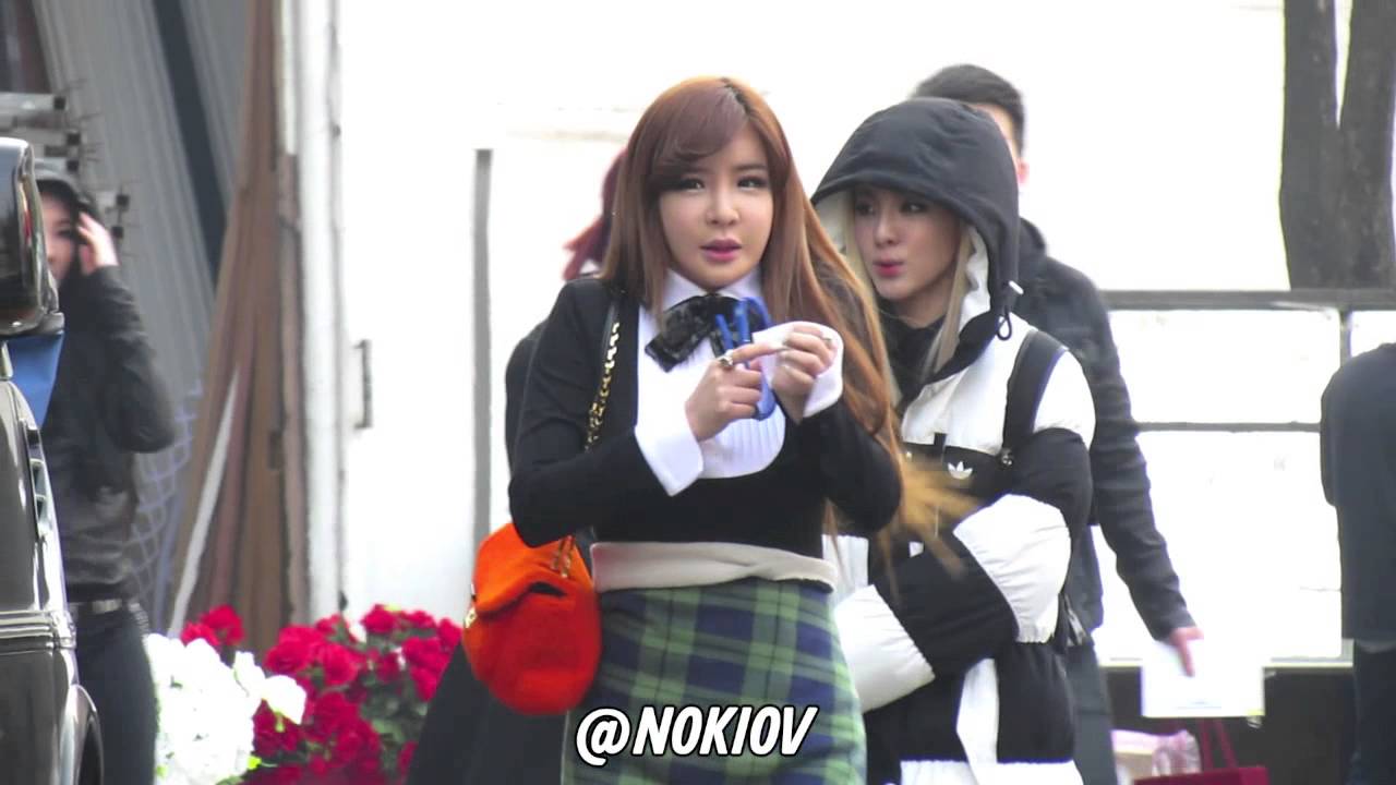 2013.11.24 인기가요 외출 2NE1