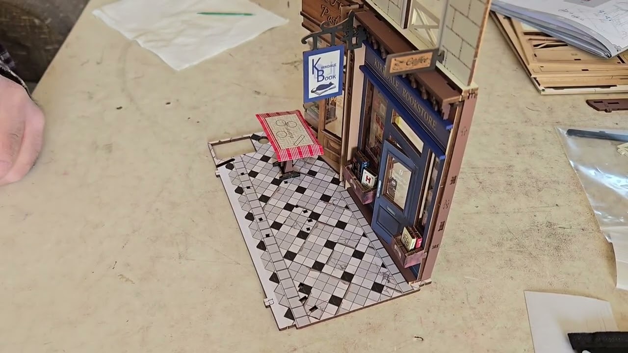 Building the Rolife Arcade Dating booknook, part 5