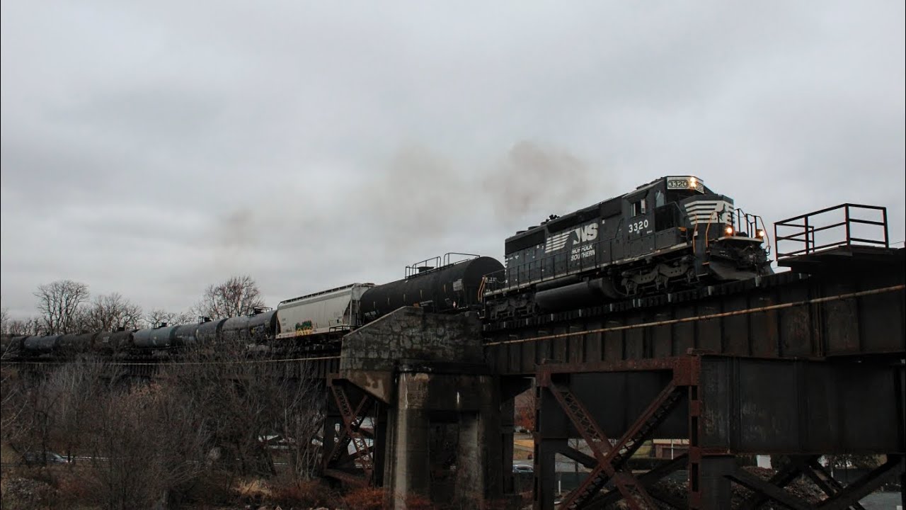 NS K81 with a SD40-2 leader!