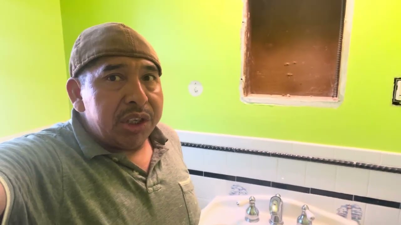Asiendo demolición de un Baño 