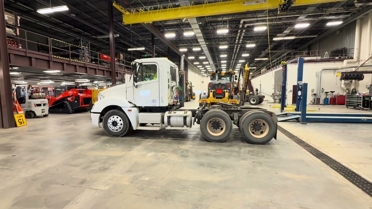 Auction #3965315 - 2003 Freightliner C120