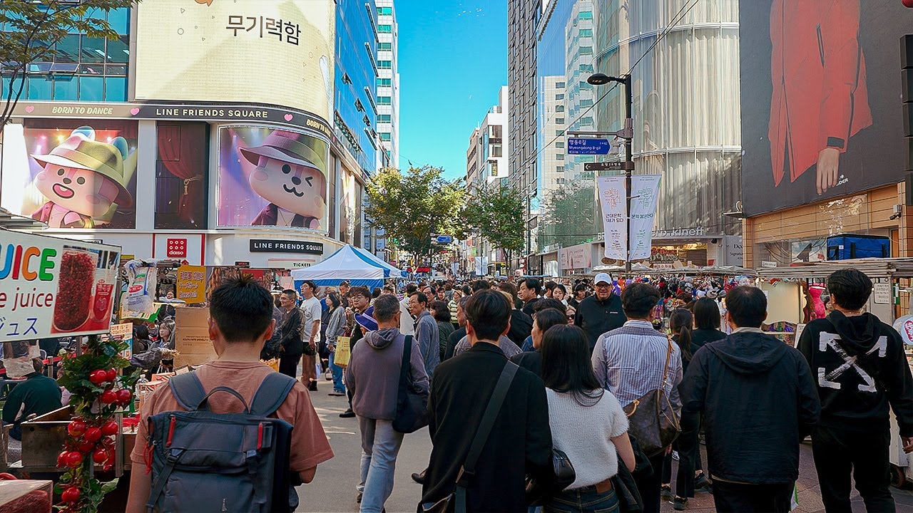Myeongdong Street in Seoul is very crowded today as well! | Korea Travel 4K HDR