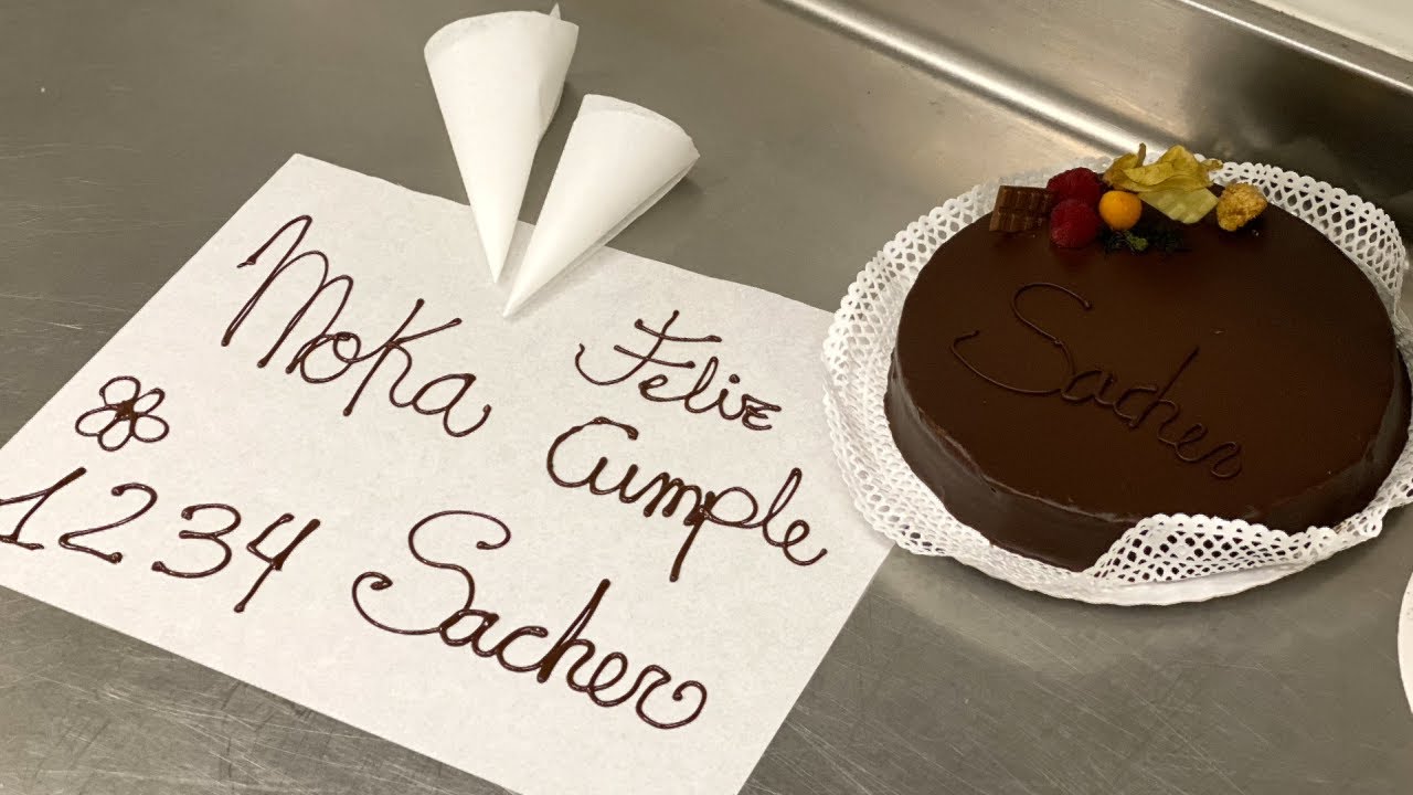 Como escribir en una tarta con chocolate. Técnica del cornet (cucurucho)