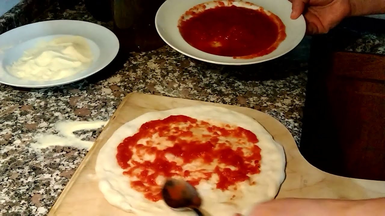 video ricetta  COME FARE A CASA  DELLE BUONISSIME PIZZE COME IN PIZZERIA-🍕🍕🍕😋😋😋