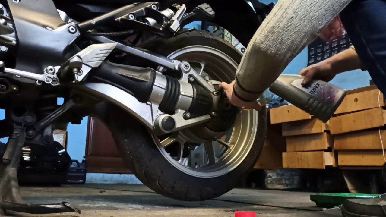 Kawasaki GTR 1400 замена масла в редукторе