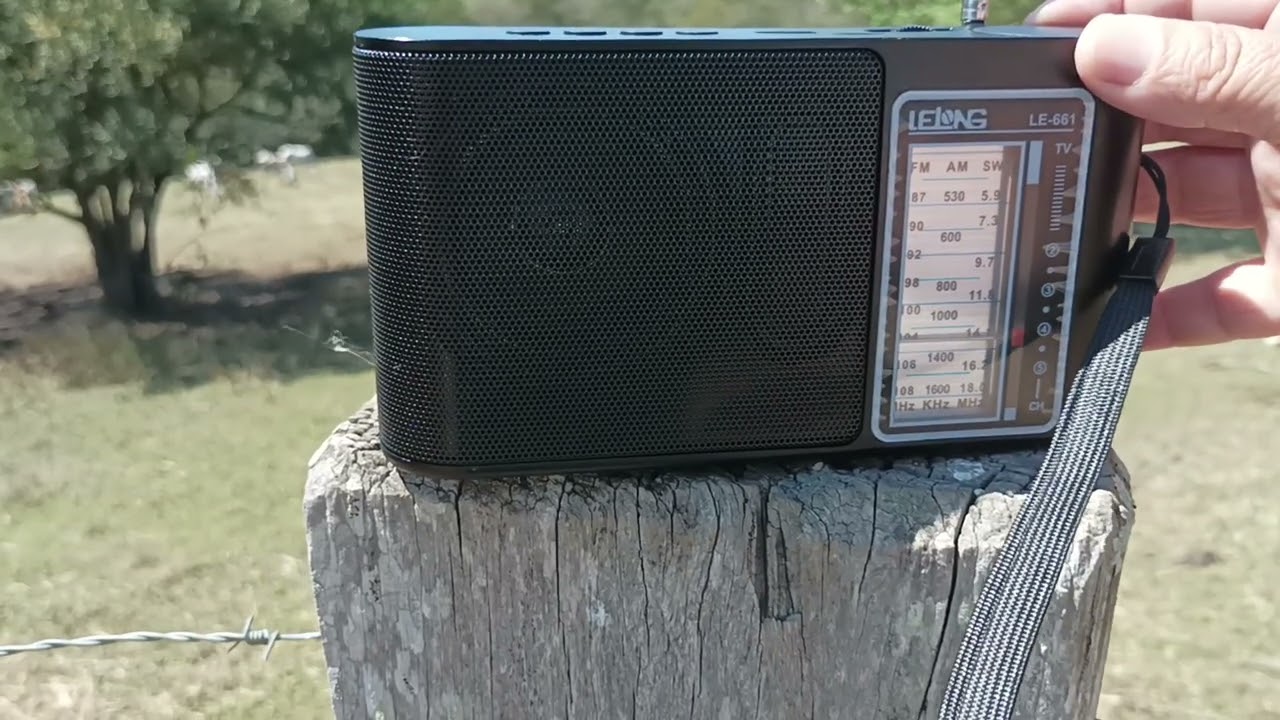 Demonstração de recepção em FM do Lelong LE 661 em área rural