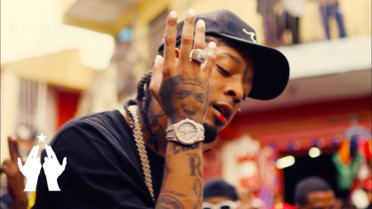 Rochy RD -  Ella Es Una Mala ( Video Oficial )
