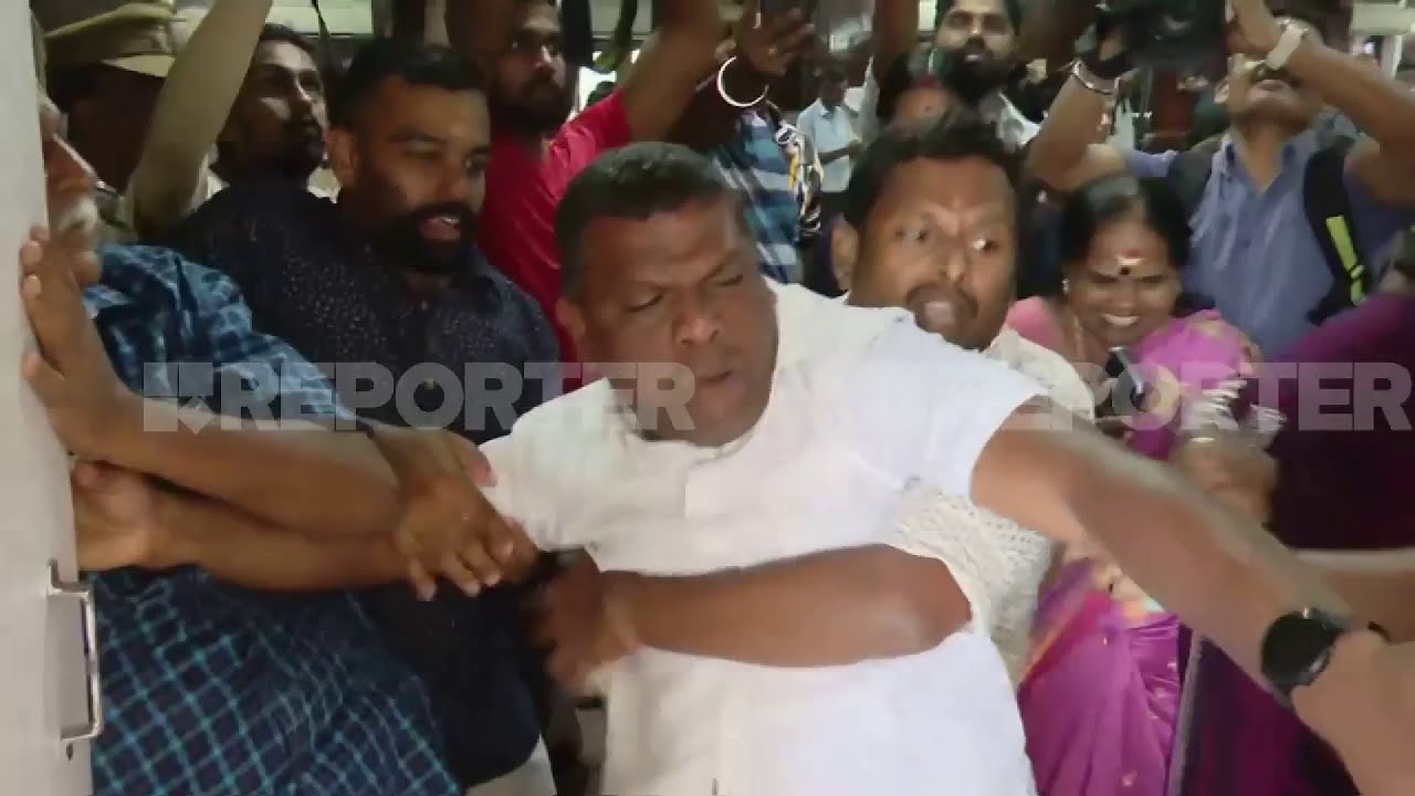 ഹെഡ്ഗേവാറിന്റെ പേരിനെ ചൊല്ലി പാലക്കാട് ന​ഗരസഭയിൽ കൂട്ടയടി