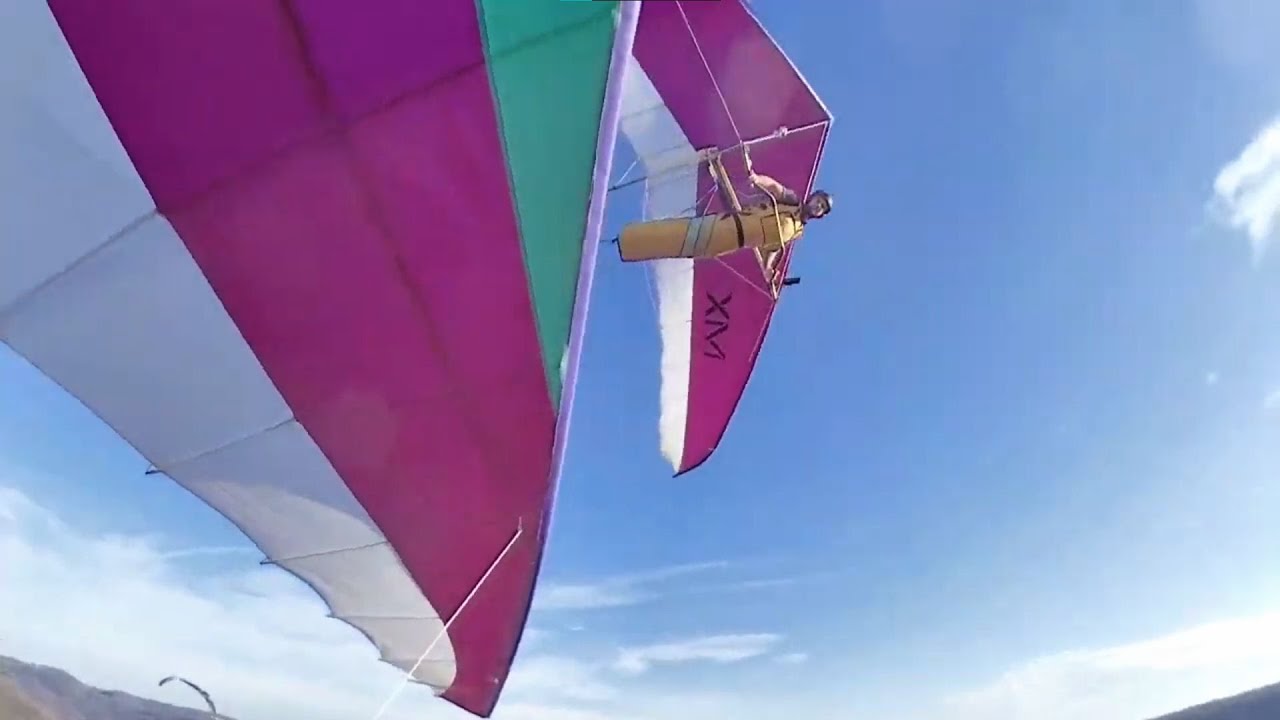Même en plein hiver, ça vole en deltaplane ! Des images en 360° de deltaplanes qui se côtoient