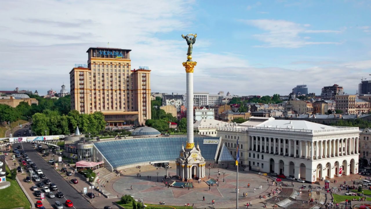 Чернігівський колегіум №11 вітає з Днем Конституції України