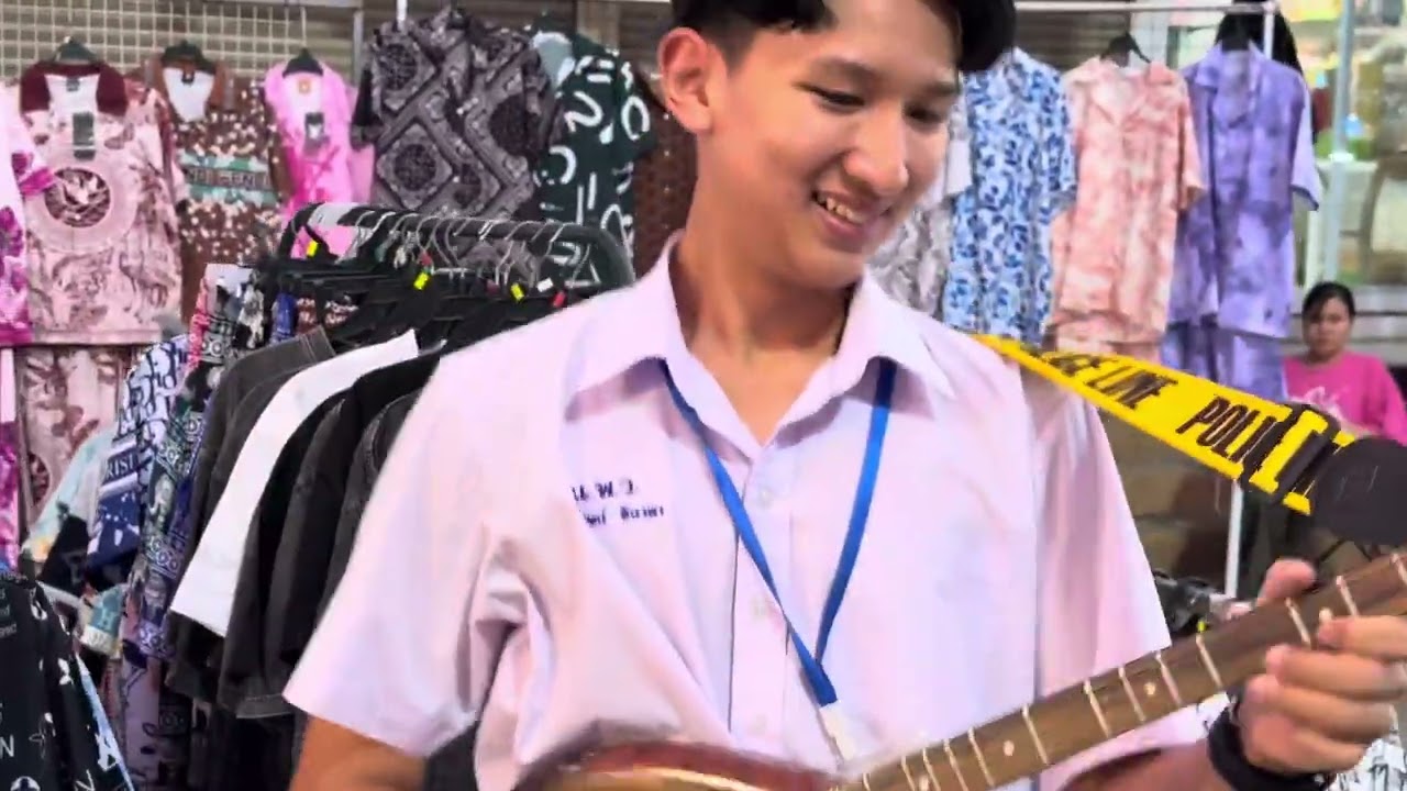 ตลาดไทย - บอย มิวสิค ฉายแสง Boy Musician in Thai Market