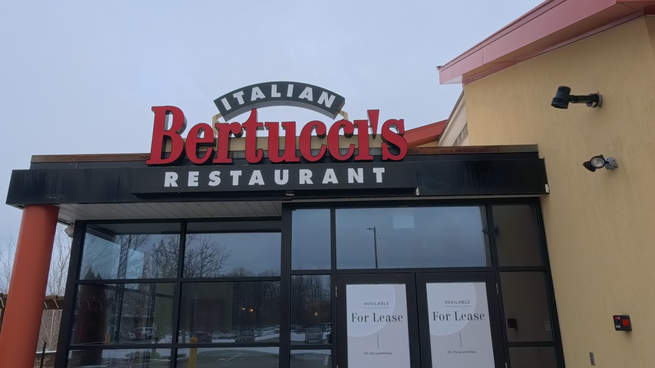 Abandoned BERTUCCI'S in Mansfield, MA