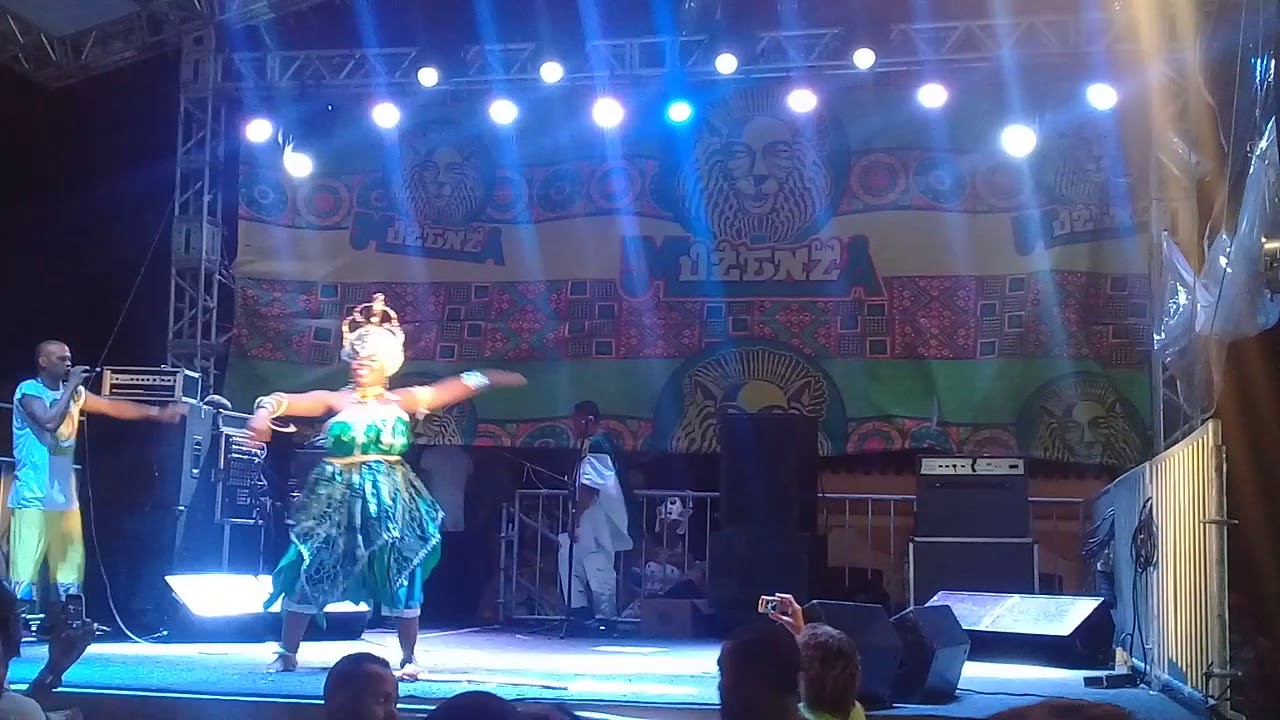 Princesa do Bloco Afro Muzenza do Reggae 🇯🇲. 3° Lugar - Luana Correia.