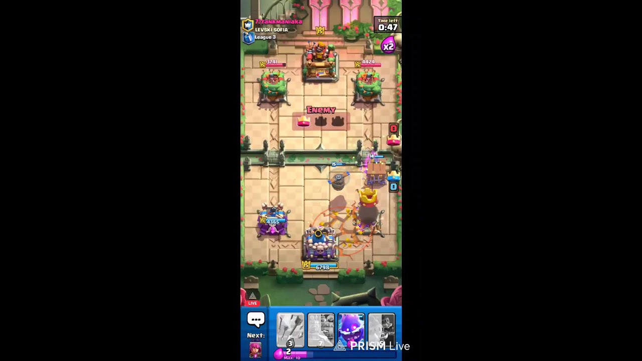 hey guys welcome to my clash Royale live