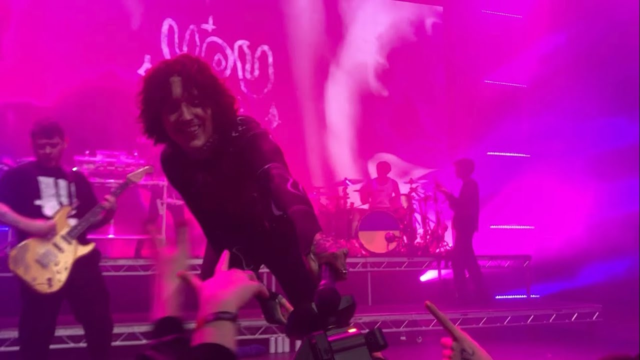 Bring Me The Horizon NME Awards 2022 - DiE4u full song from front BMTH 02/03/2022