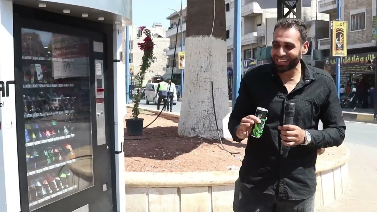 آلة بيع المشروبات في #إدلب عبتمزح معنا 😂