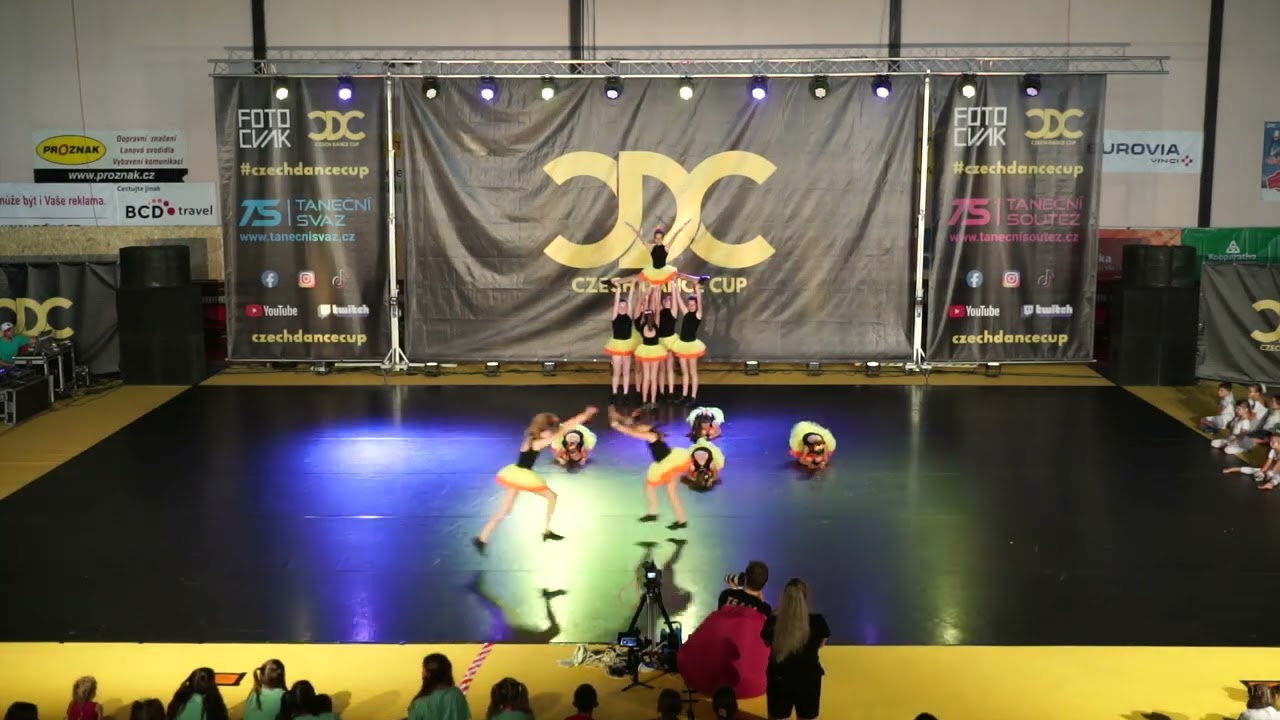16. DIAMOND DANCE Klatovy, z.s. - Shake It!