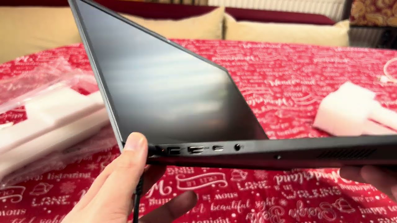 Gaming la 1500 lei? Eu zic da! | Lenovo V15 G4 AMN