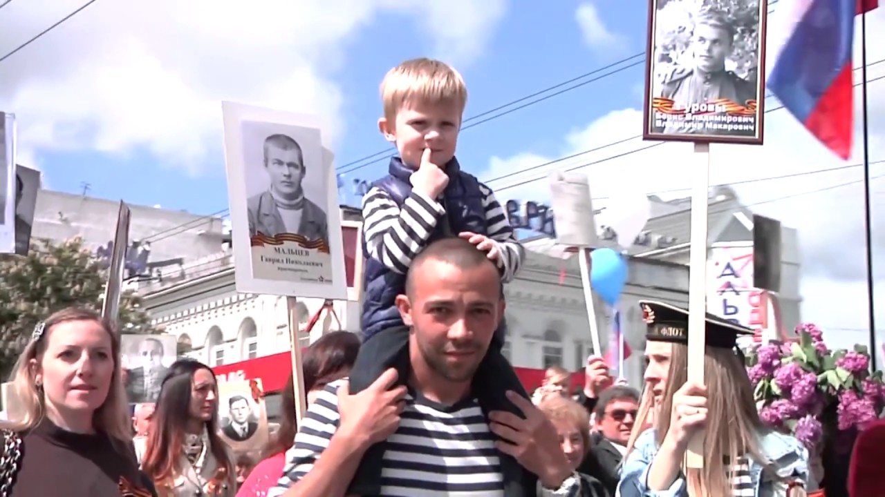 Песня «За того парня».  Видеоряд из кадров «Бессмертного полка» и фотографий ветеранов.