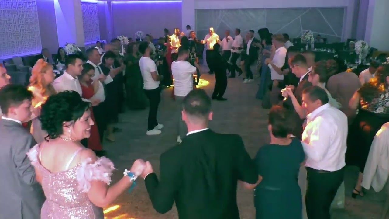 Formație Nuntă din Pitești - Florentina Pană - Cover-uri Muzică Populară / Hore  / Lăutari din Argeș