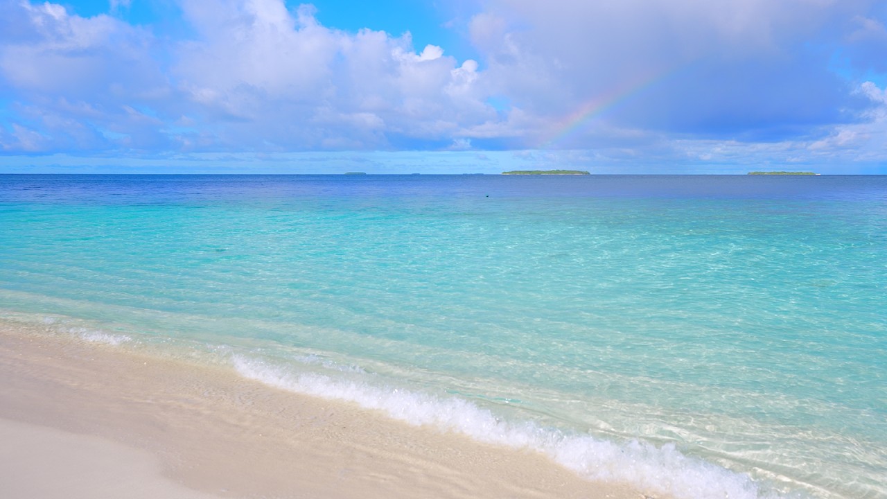 Relaxing Ocean: Calming Waves From Maldives. Ocean Sounds. Ocean Background 4K Ultra HD