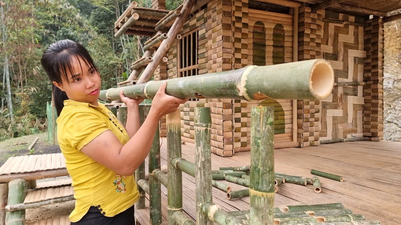 Woman designs bamboo doors and completes 100% of two-story bamboo house | Lý Thương country life