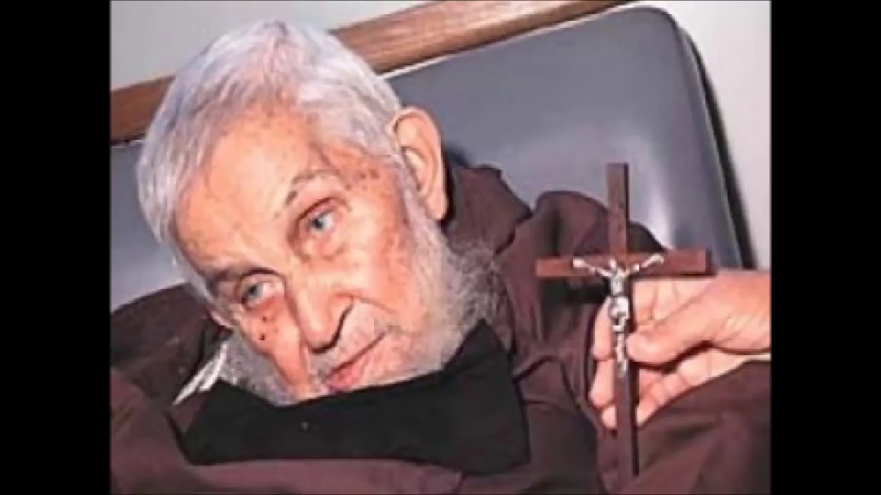 Frei Damião   benção dos objetos, sal e água
