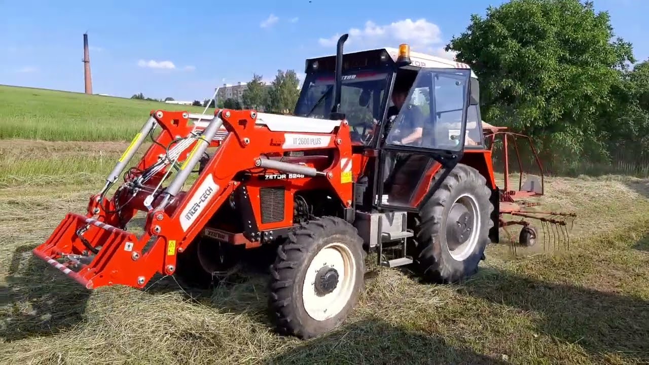 Zetor 5245 nahrnování sena