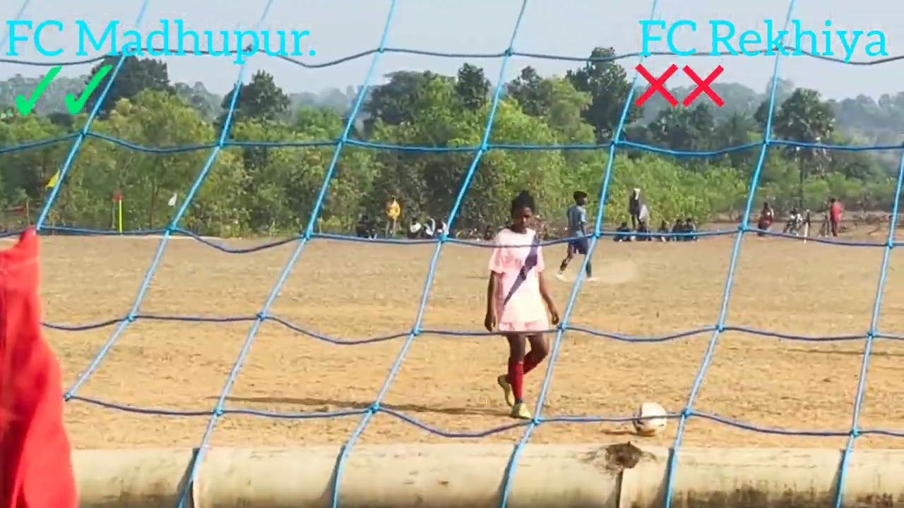 FC Madhupur VS FC Rekhiya football match Devghar Jharkhand me ⚽⚽👧👧#santhalivlogger #footballshorts  