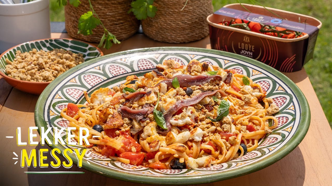 Linguine puttanesca met halloumi | Lekker Messy