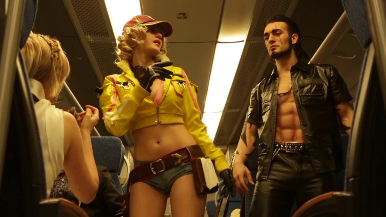 Final Fantasy XV - Treno a Milano - Train and cosplayers at Milan