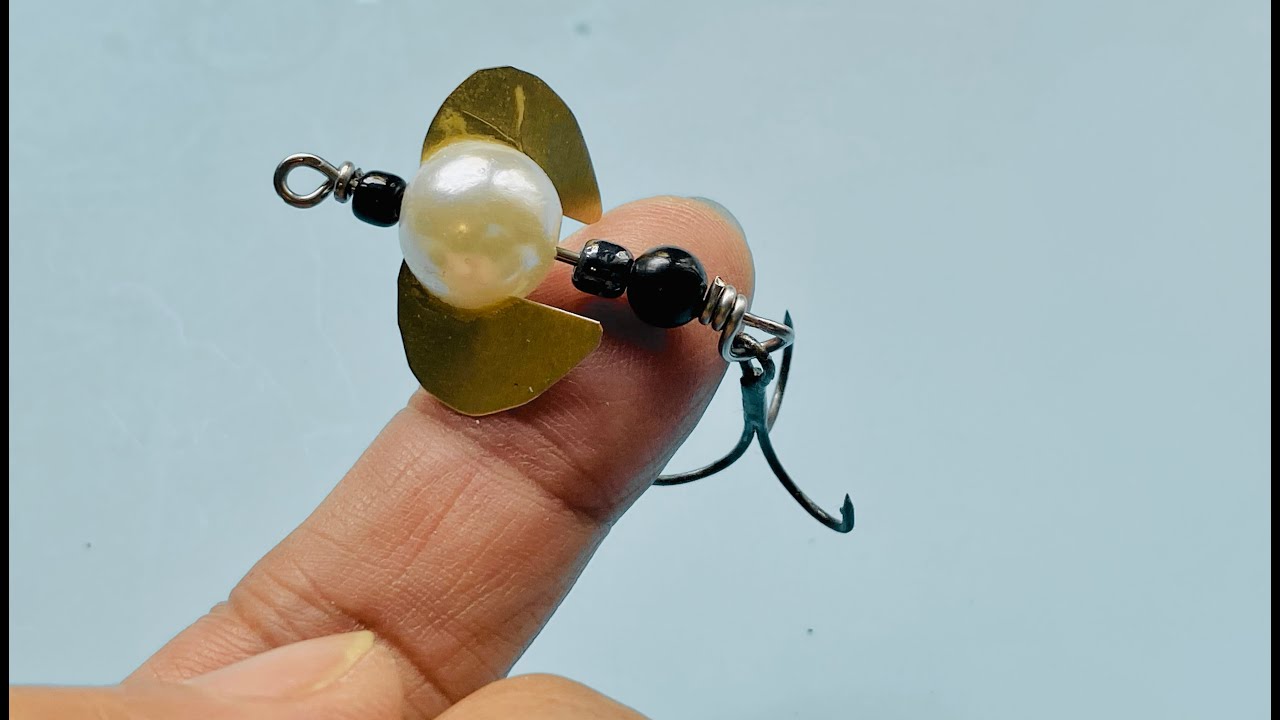 Small spinning lure making