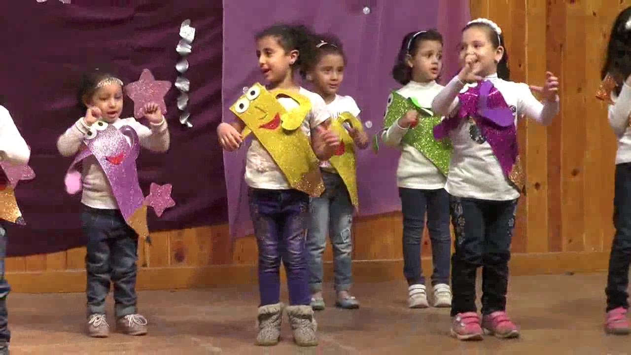 أغنية (أمسكت بالقلم) حفل رياض الأطفال نهاية العام 2017 بمعهد الحسن الأزهرى