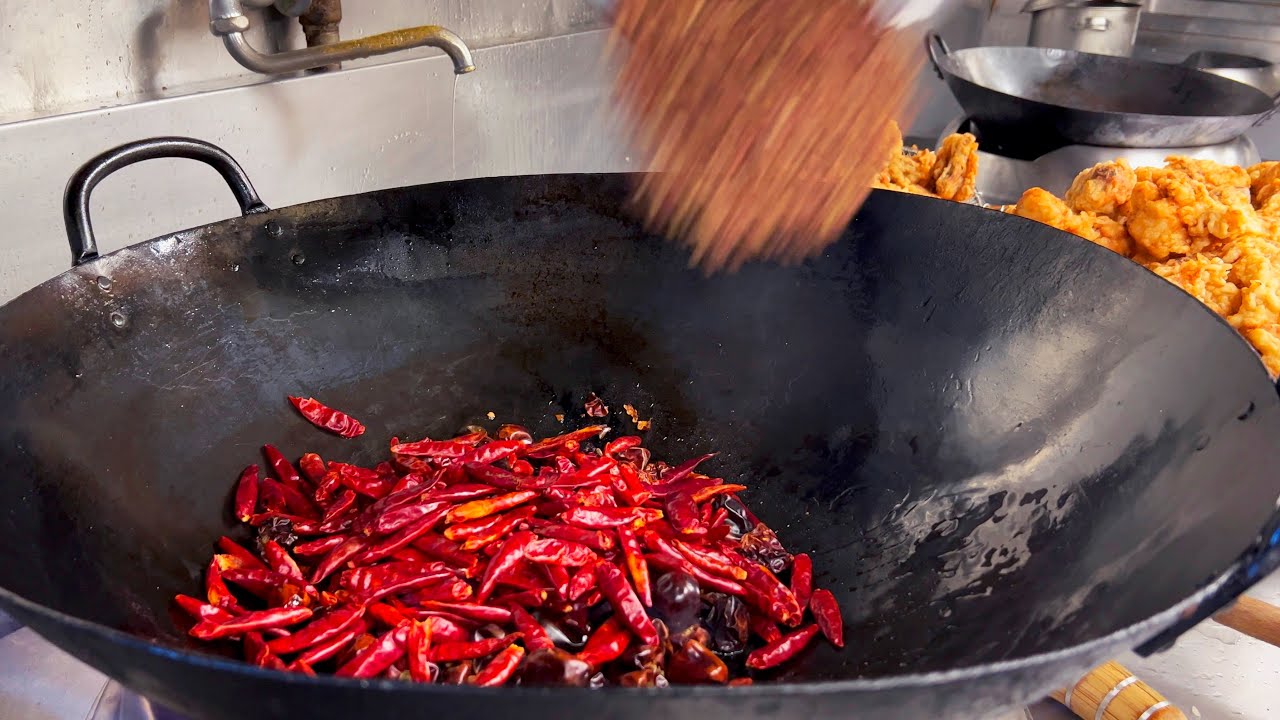 唐揚げを唐辛子で覆い尽くせ！！それが辣子鶏（ラーズーチー）だ。　Laziji  spicy chicken