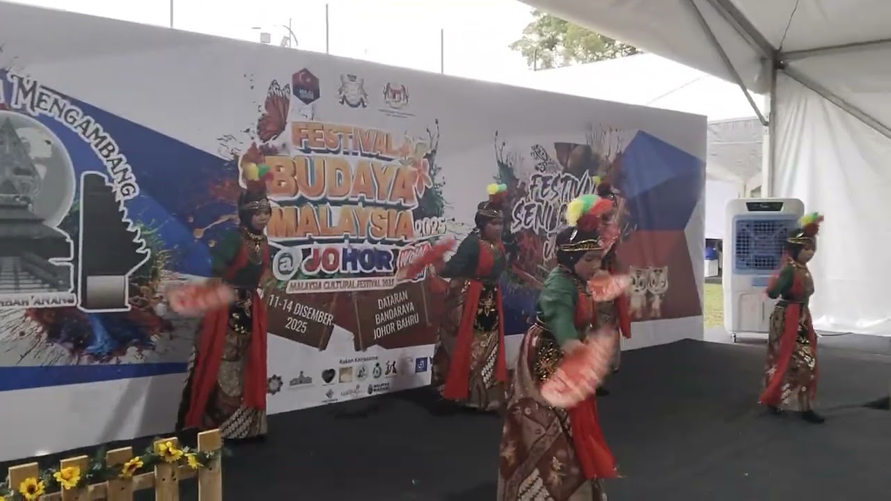 Tari Mapadendang icc muar 