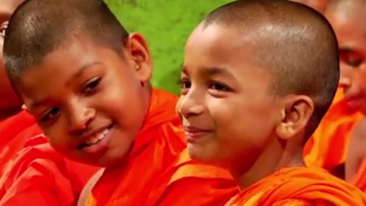 කවි මල් යායෙන් ඇසුණු පුංචි හාමුදුරුවෝ කියන අලුත් කතාව අහන්න...