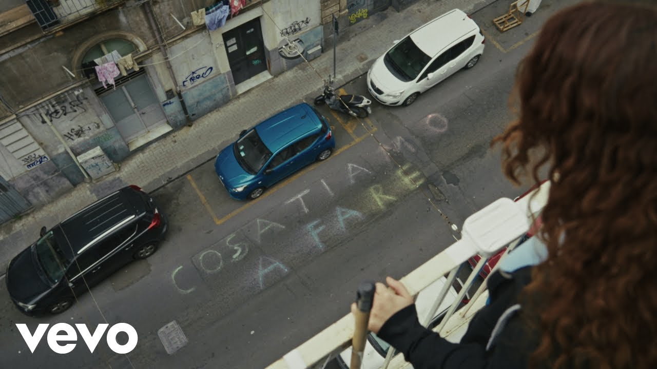 Rocco Hunt - COSA TI AMO A FARE? (Visual Video)