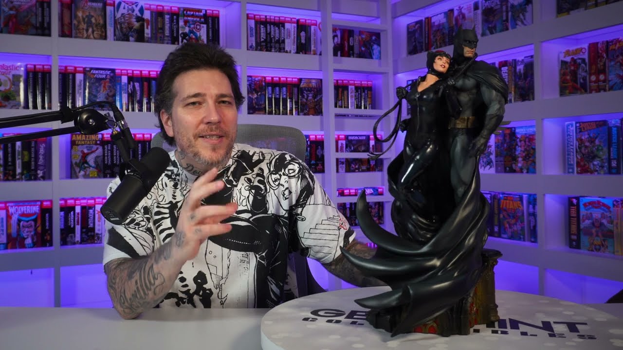 Unboxing the BATMAN & CATWOMAN Diorama from Sideshow!