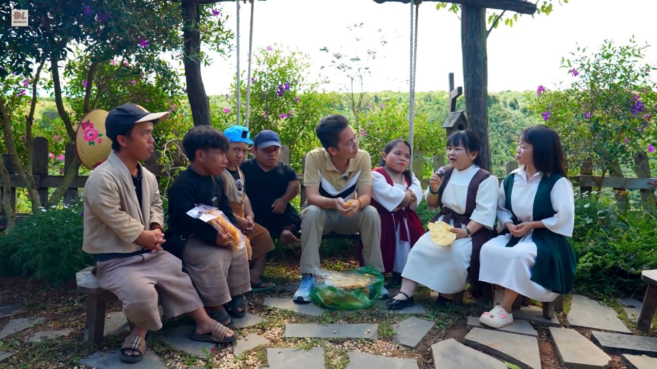 Cả nhóm bất ngờ gặp anh Phú | Độc Lạ Bình Dương