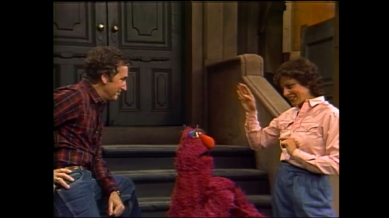 1720 - Telly Learns Sign Language 