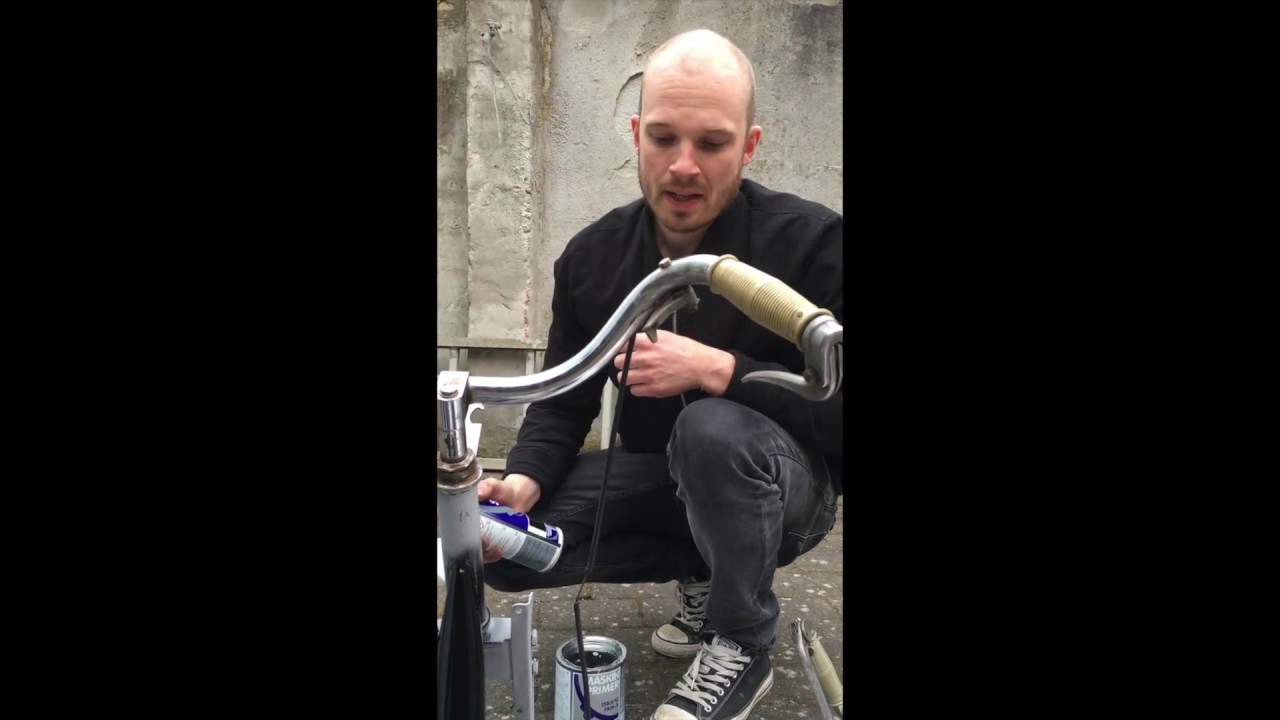Male gammel veteranknallert(Velo Solex) med Efa Spray maling