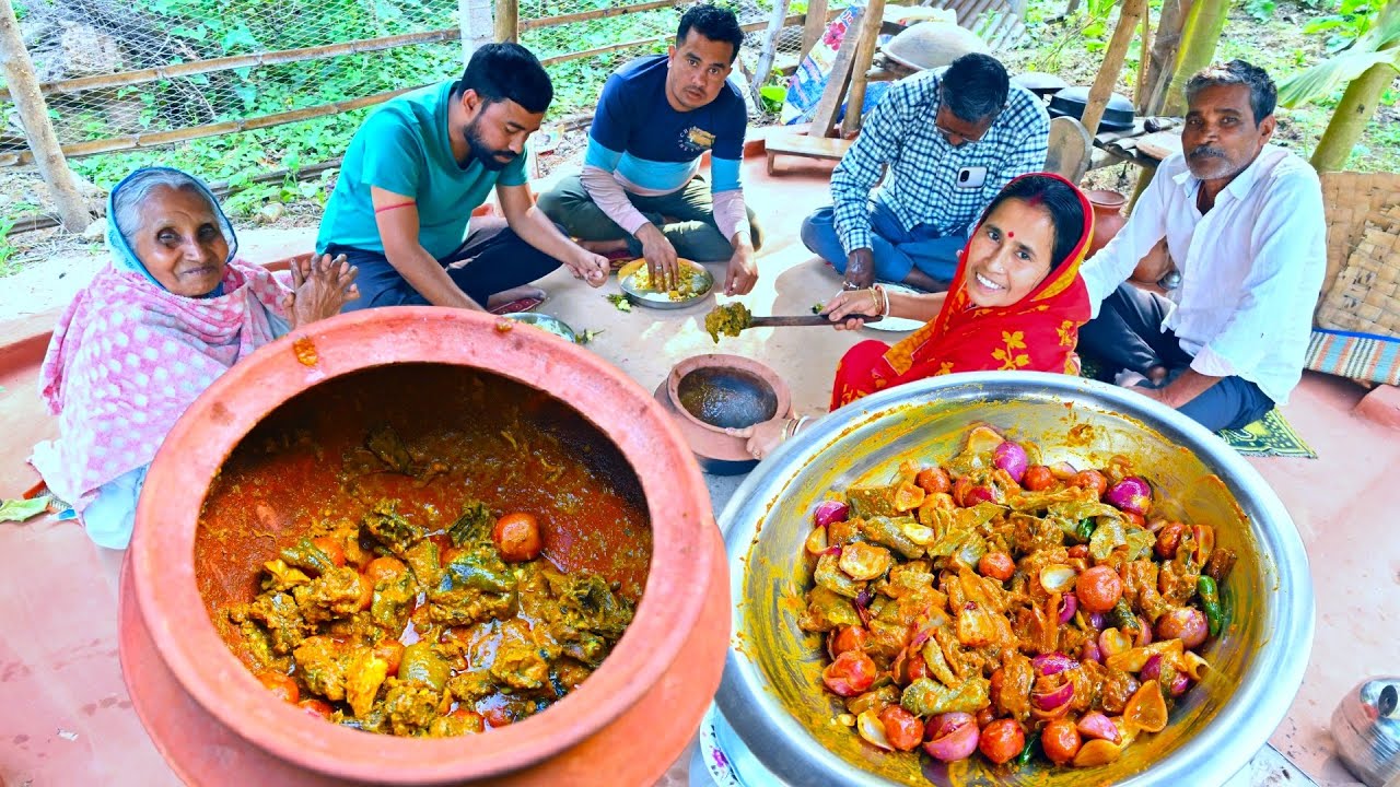 মাটির হাড়িতে পাহাড়ি আলু দিয়ে করকনাথ মুরগির সেরা রান্না | Kadaknath Black Chicken handi recipe