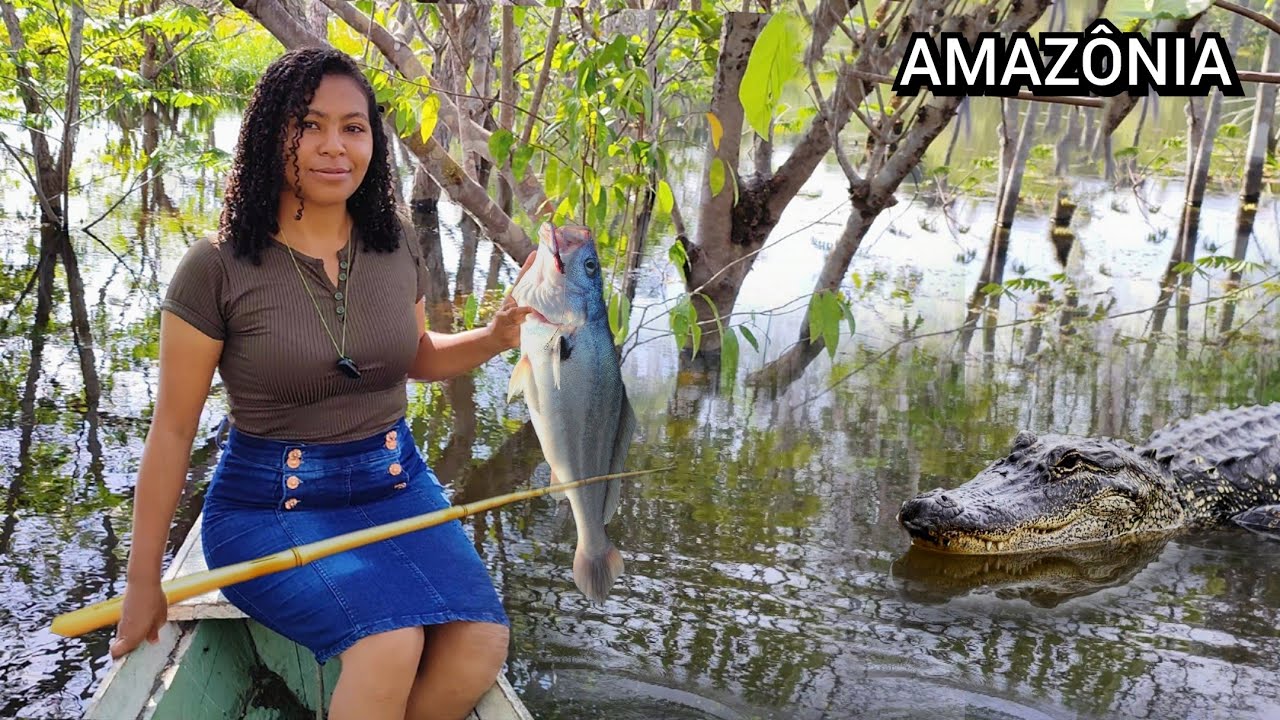 Pescamos no Igapó e o JACARÉ FAMINTO Chegou no nosso Barco! pesca RIBEIRINHA na Amazônia