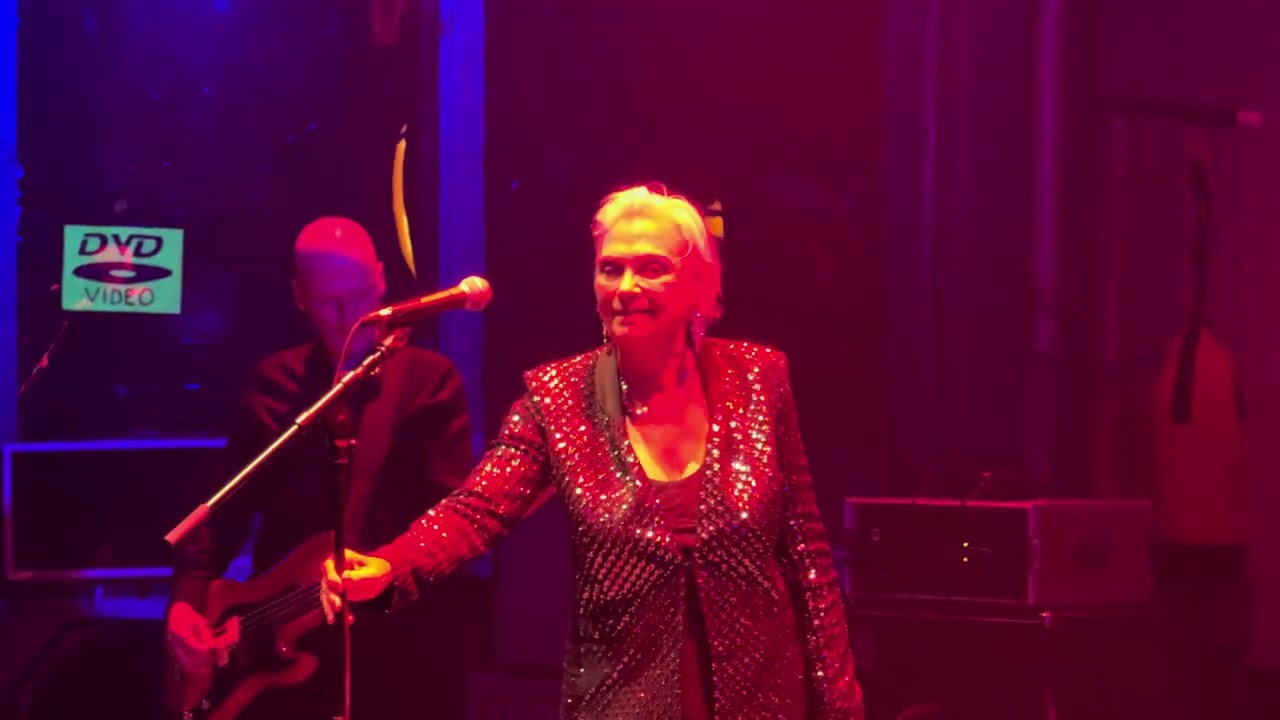 Xmal Deutschland (Anja Huwe) - Mondlicht (Live @ Volksbühne am Rosa-Luxemburg-Platz, Berlin)